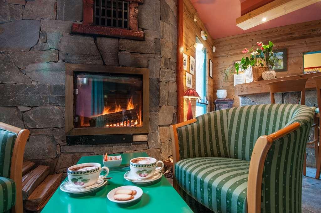 Brit Hotel Florimont Saint-Ferréol レストラン 写真