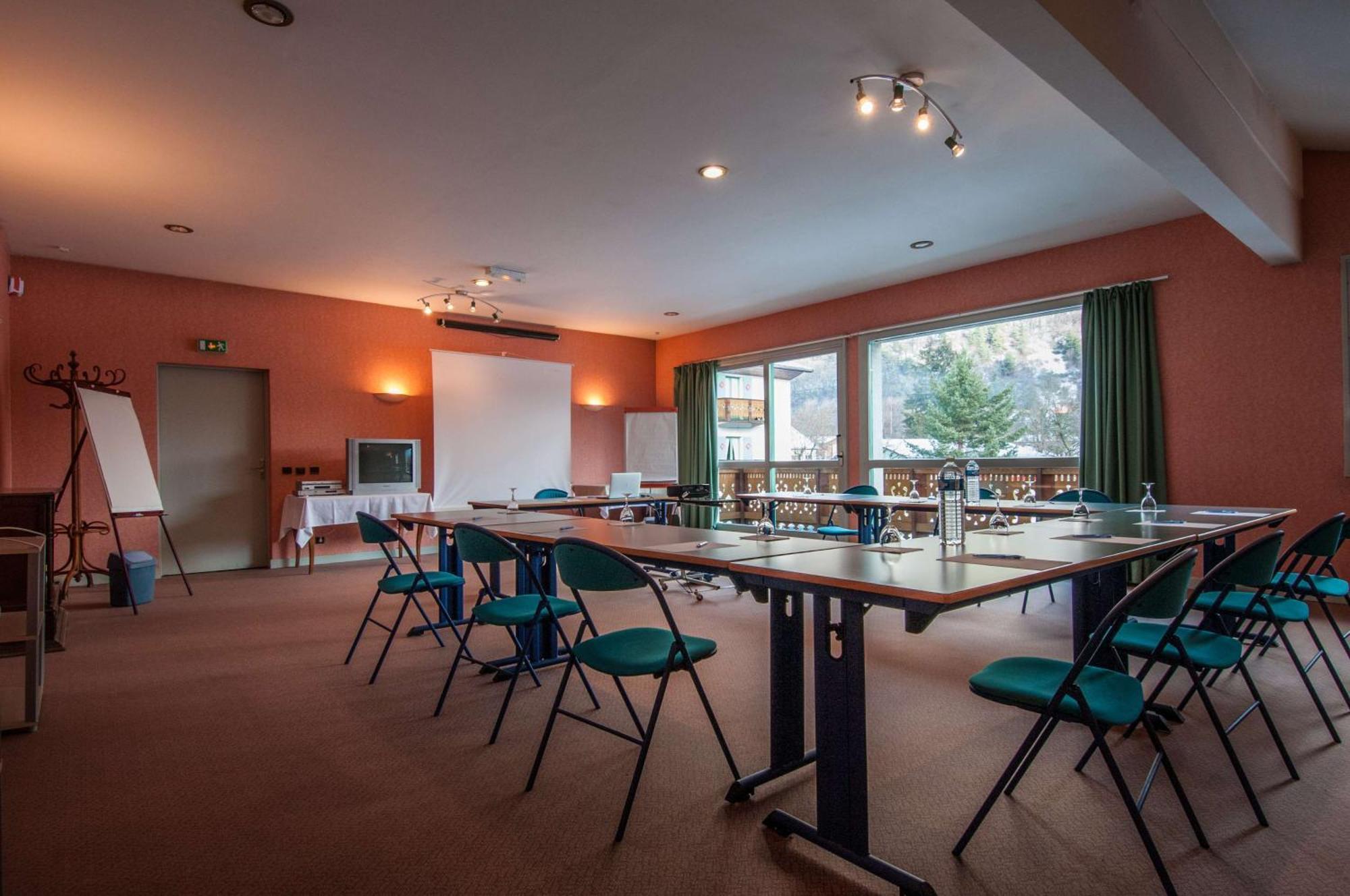 Brit Hotel Florimont Saint-Ferréol エクステリア 写真