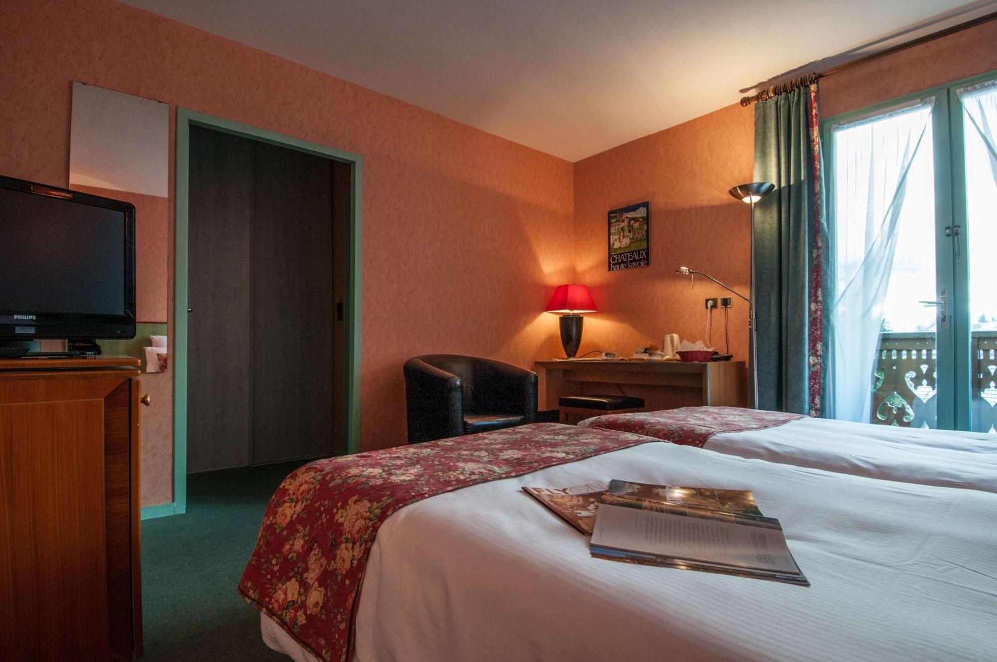 Brit Hotel Florimont Saint-Ferréol エクステリア 写真
