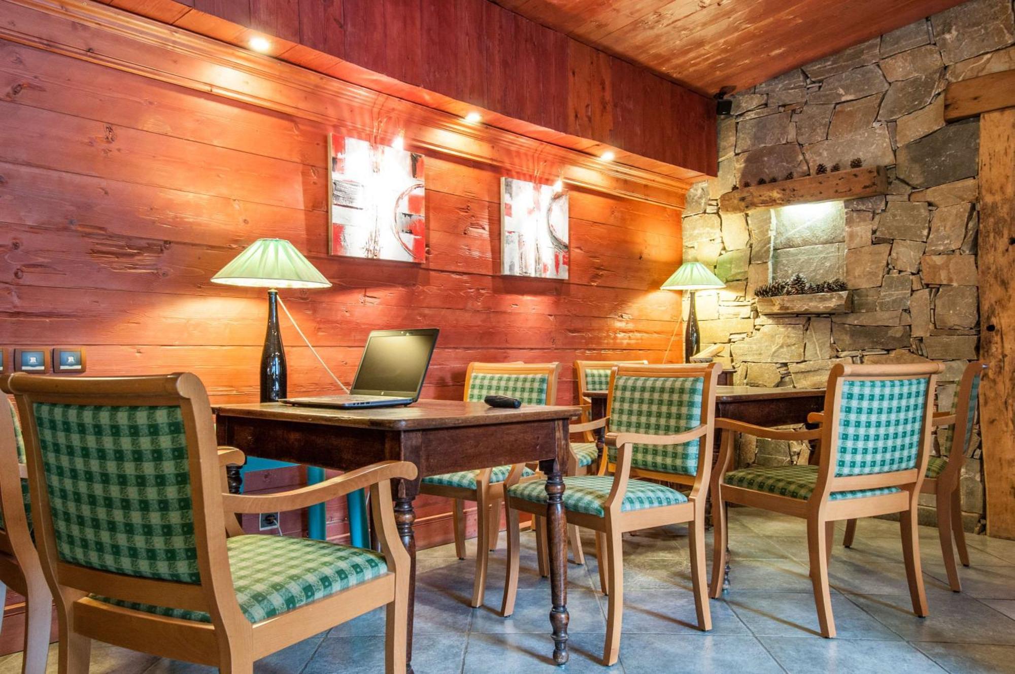 Brit Hotel Florimont Saint-Ferréol エクステリア 写真