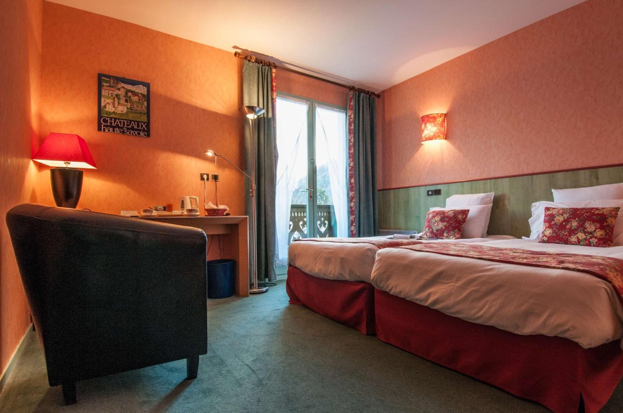 Brit Hotel Florimont Saint-Ferréol エクステリア 写真