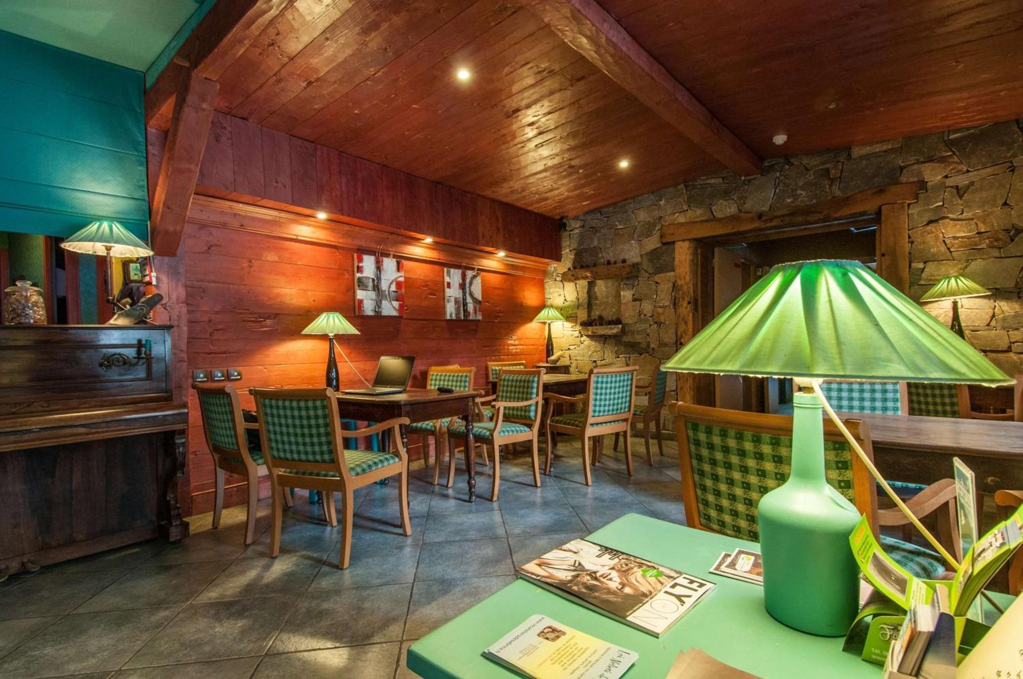 Brit Hotel Florimont Saint-Ferréol エクステリア 写真