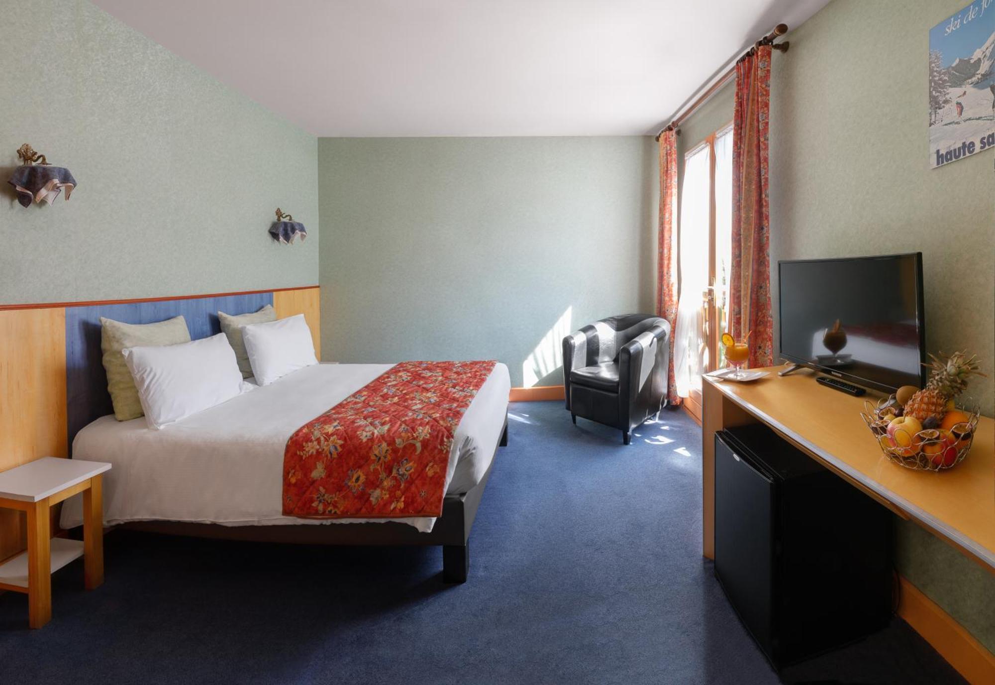 Brit Hotel Florimont Saint-Ferréol エクステリア 写真