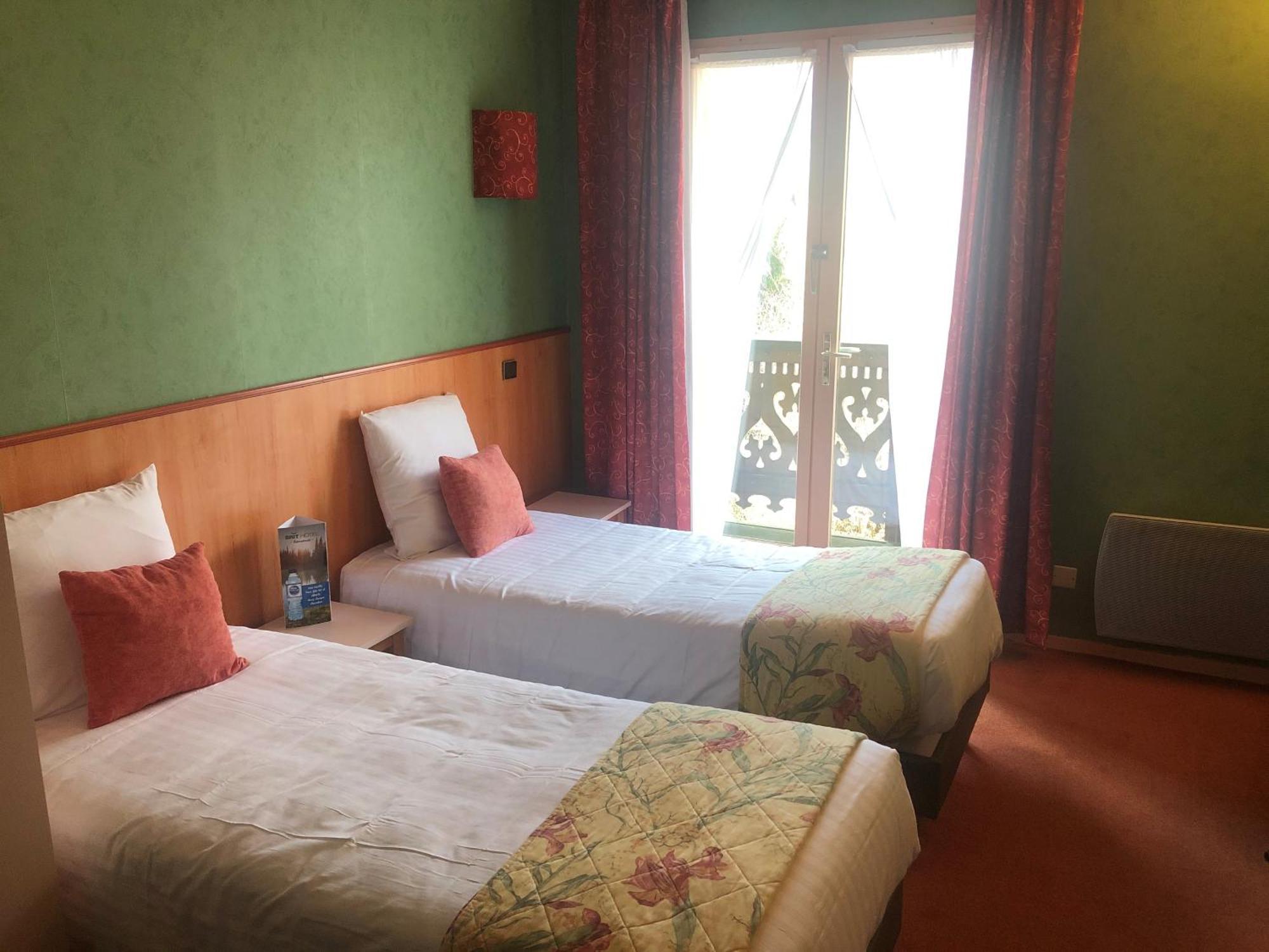 Brit Hotel Florimont Saint-Ferréol エクステリア 写真