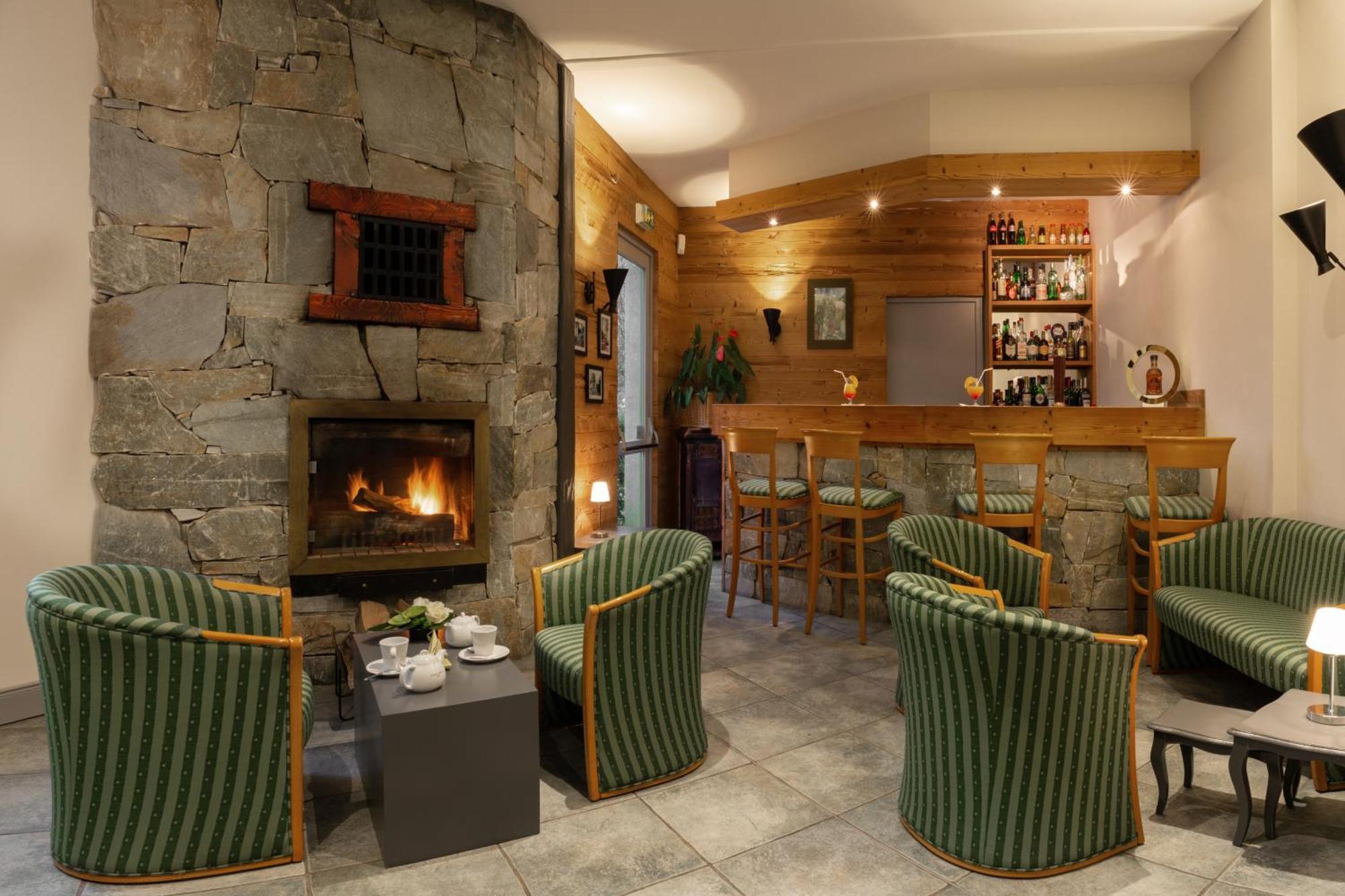 Brit Hotel Florimont Saint-Ferréol エクステリア 写真